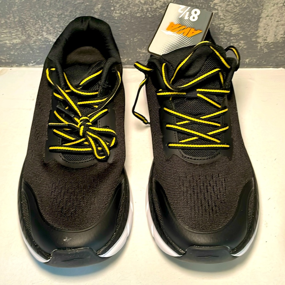 NWT AVIA tennis shoes.